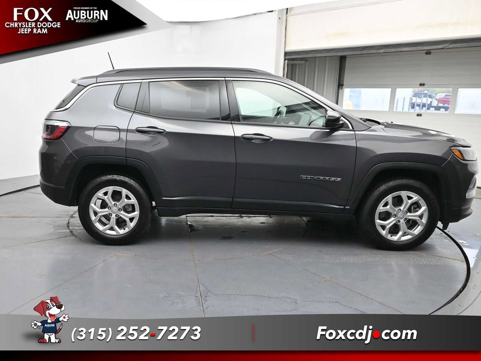 Used 2024 Jeep Compass Latitude w/ Convenience Group AWD/4WD image 17