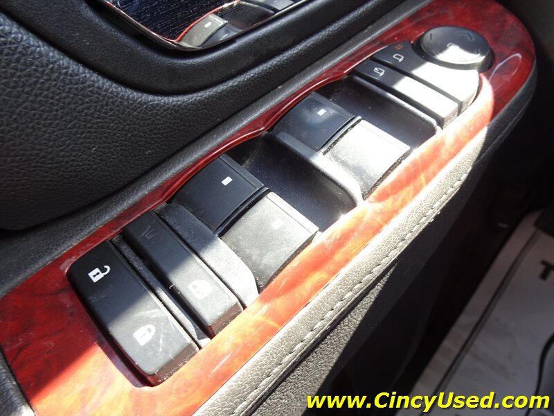 Used 2012 Cadillac Escalade ESV Luxury AWD/4WD image 23