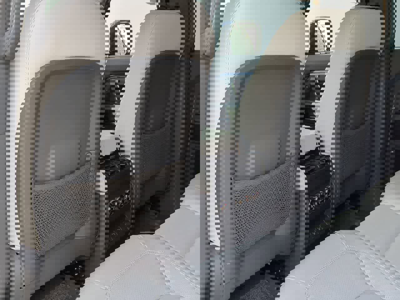 Used 2025 Land Rover Defender 110 X-Dynamic SE image 17