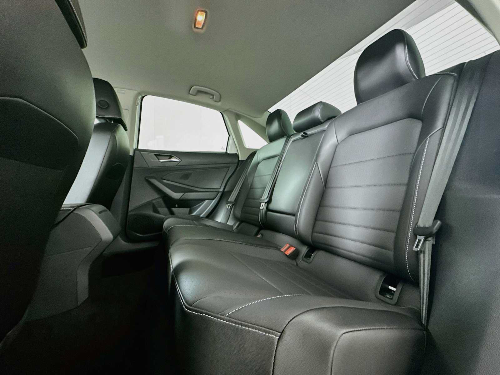 Used 2023 Volkswagen Jetta SE FWD image 21