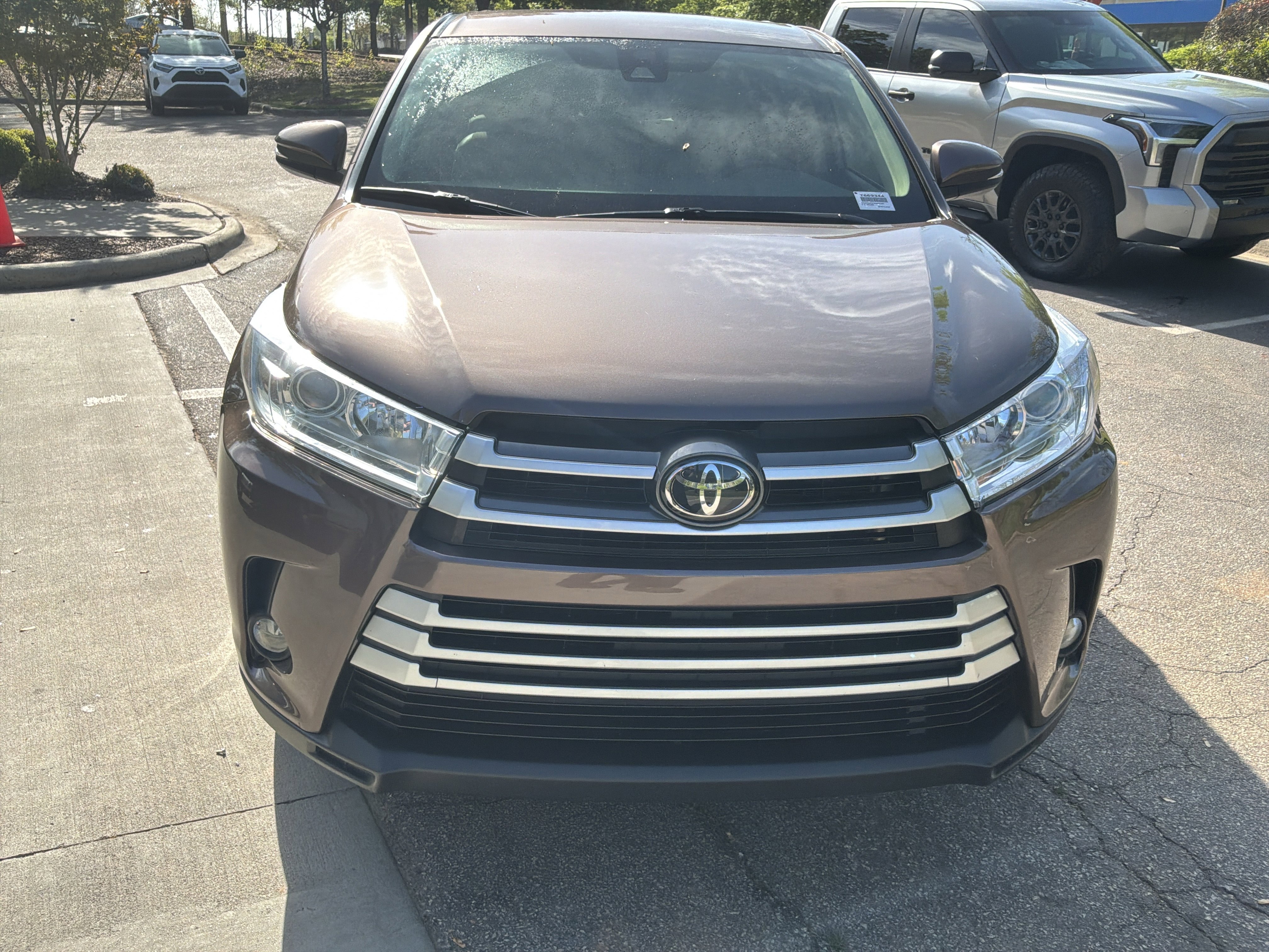Used 2019 Toyota Highlander Plus FWD image 3