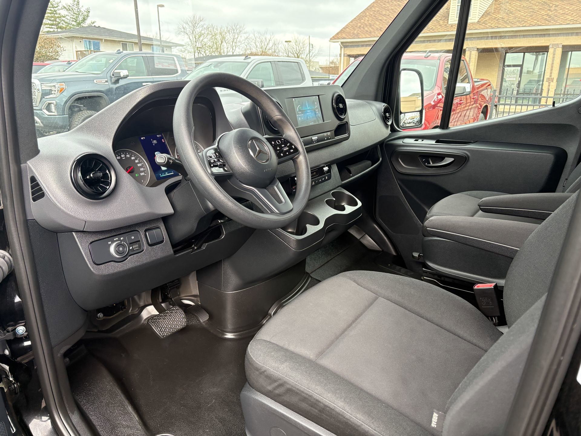 Used 2024 Mercedes-Benz Sprinter 2500 image 19