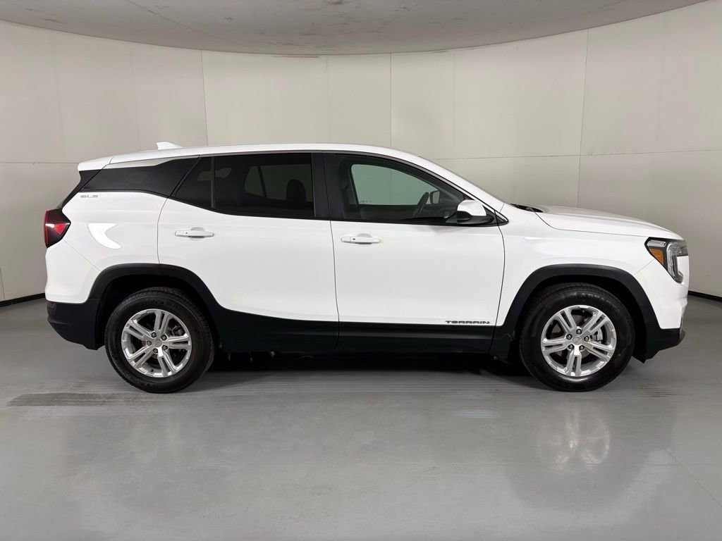 Used 2024 GMC Terrain SLE FWD image 9