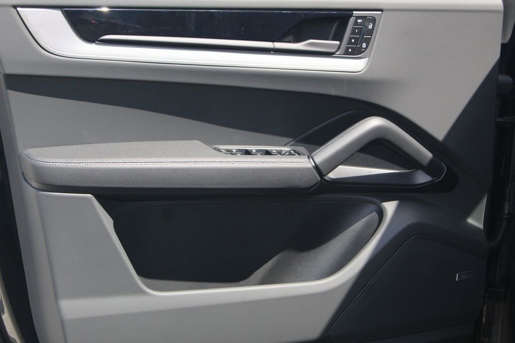 New 2026 Porsche Cayenne S image 21