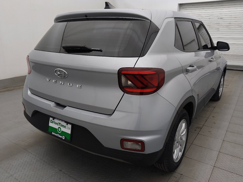 Used 2022 Hyundai Venue SE FWD image 9