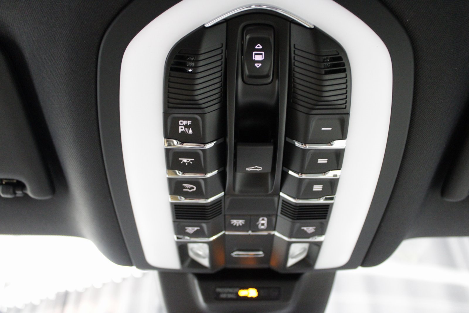 New 2026 Porsche Macan image 34