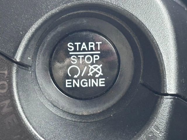 Used 2015 Jeep Renegade Limited image 19