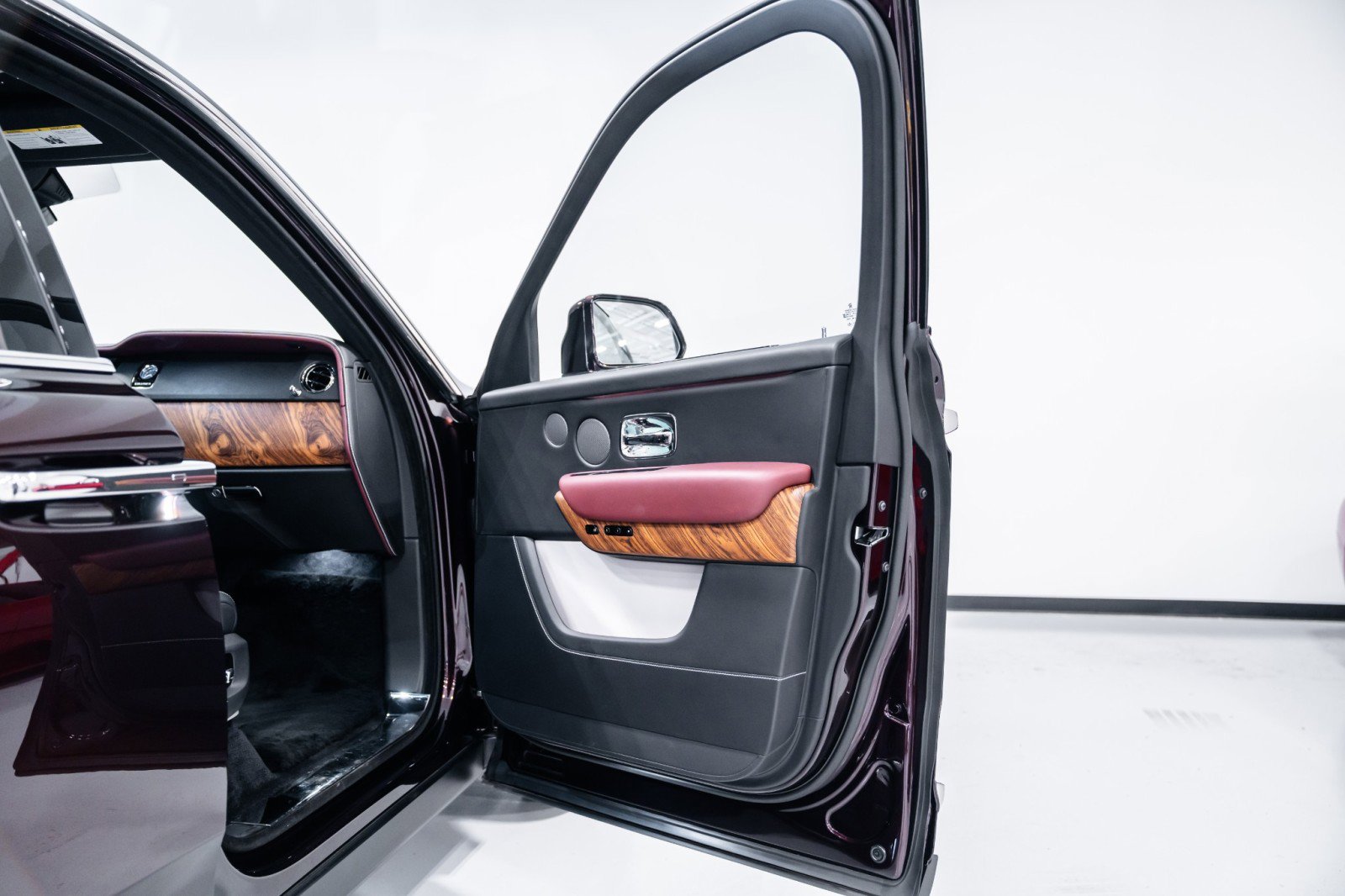 Used 2023 Rolls-Royce Cullinan image 46