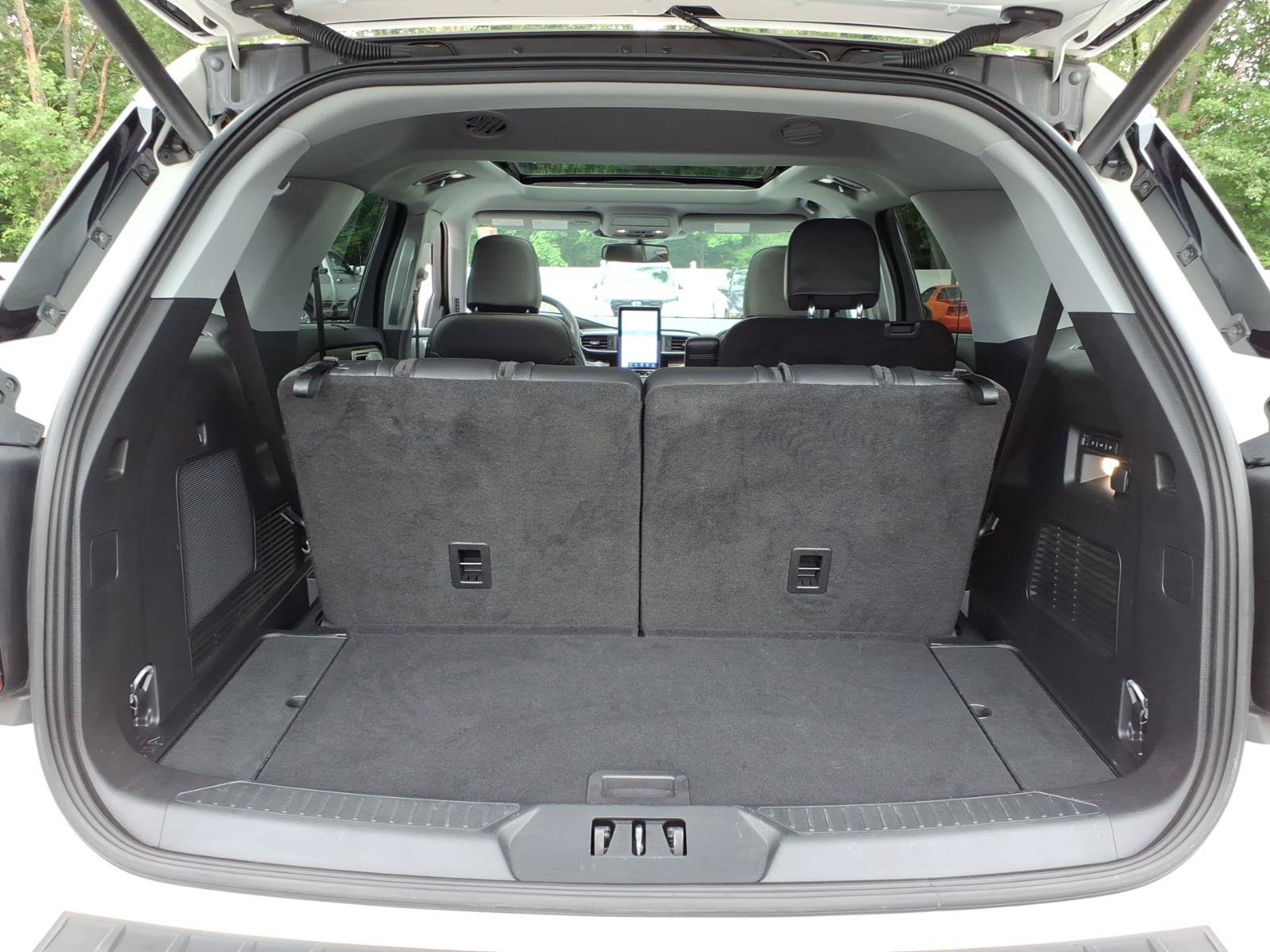 Used 2023 Ford Explorer Limited w/ Limited Technology Package AWD/4WD image 14