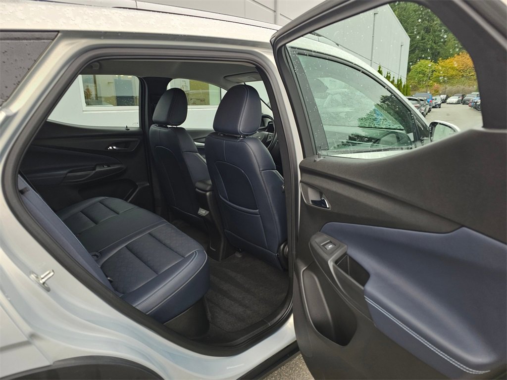 Used 2022 Chevrolet Bolt EUV LT w/ Convenience Package image 14