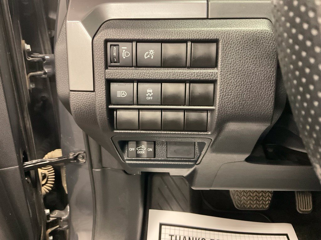 Used 2025 Toyota Tacoma SR5 AWD/4WD image 14