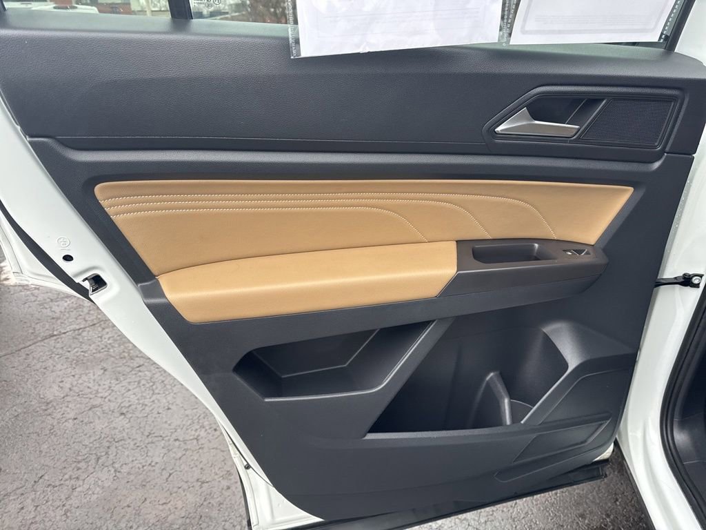 Used 2022 Volkswagen Atlas Cross Sport SE image 36