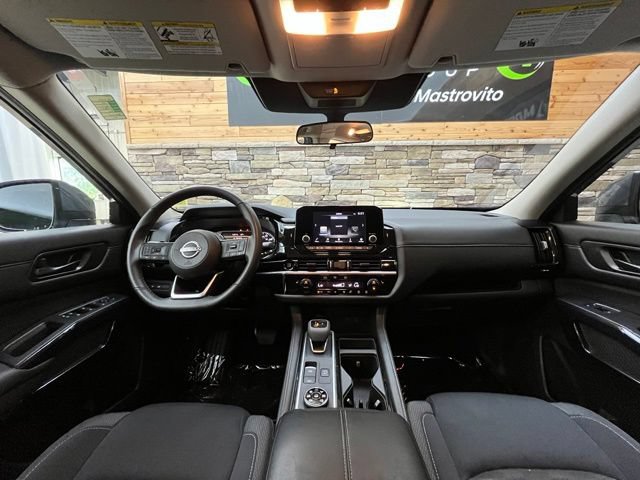 Used 2025 Nissan Pathfinder SV AWD/4WD image 18