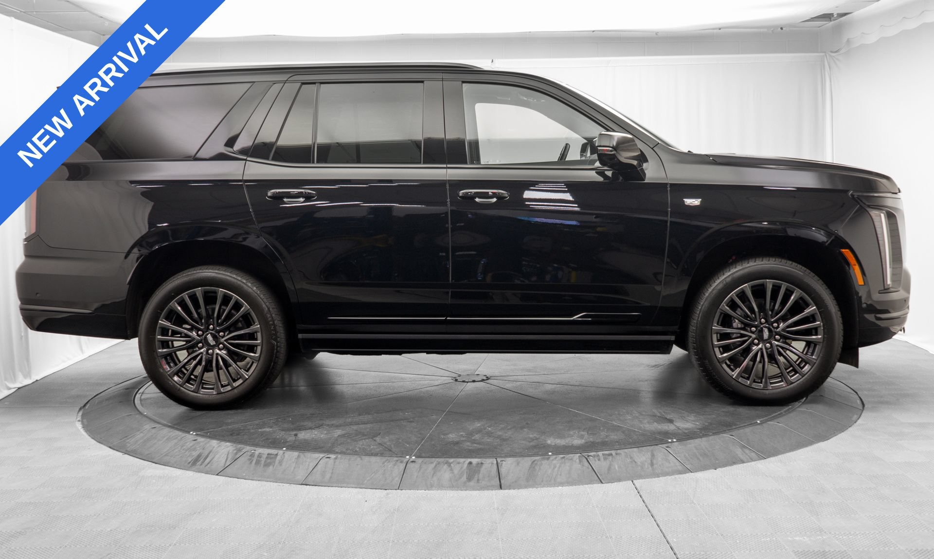 Used 2025 Cadillac Escalade Sport Platinum w/ LPO, Floor Liner Package AWD/4WD image 8