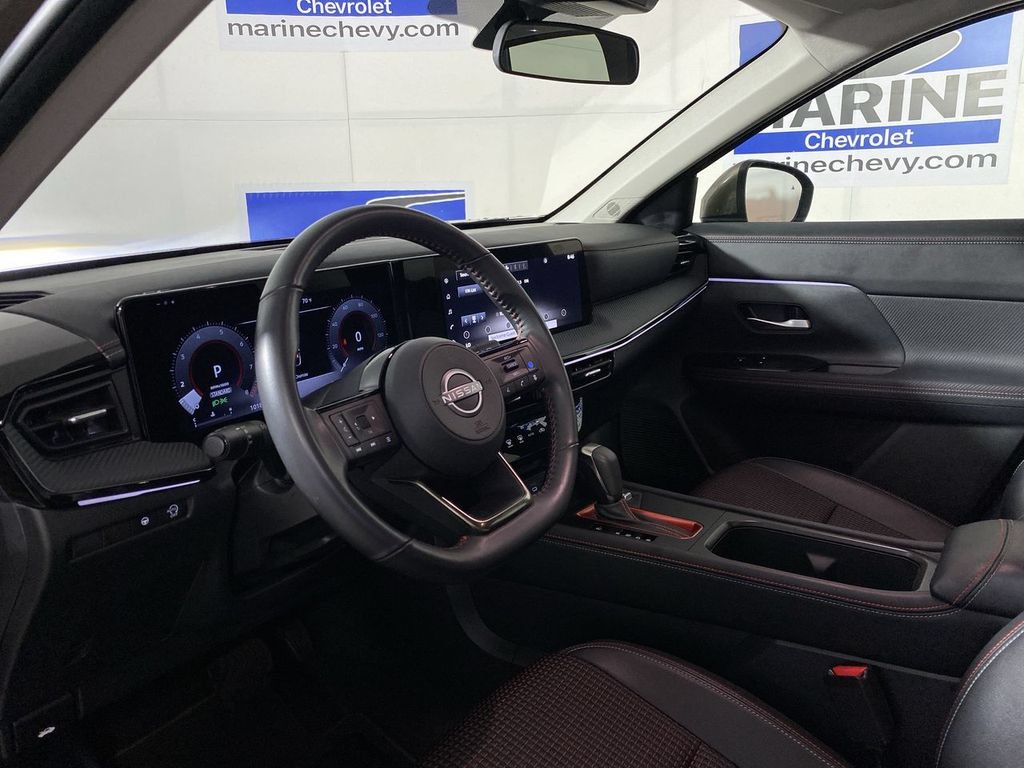 Used 2025 Nissan Kicks SR FWD image 15