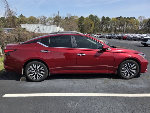 Certified 2024 Nissan Altima 2.5 SV w/ SV Premium Package image 4