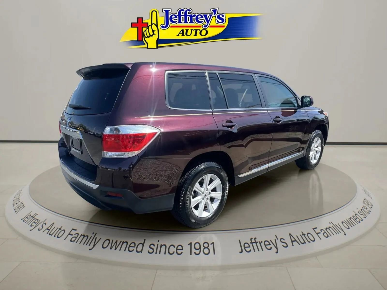 Used 2013 Toyota Highlander FWD w/ Cold Weather Pkg image 5