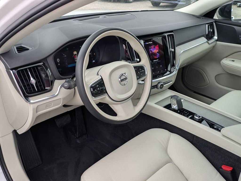 Used 2024 Volvo S60 B5 Plus image 24