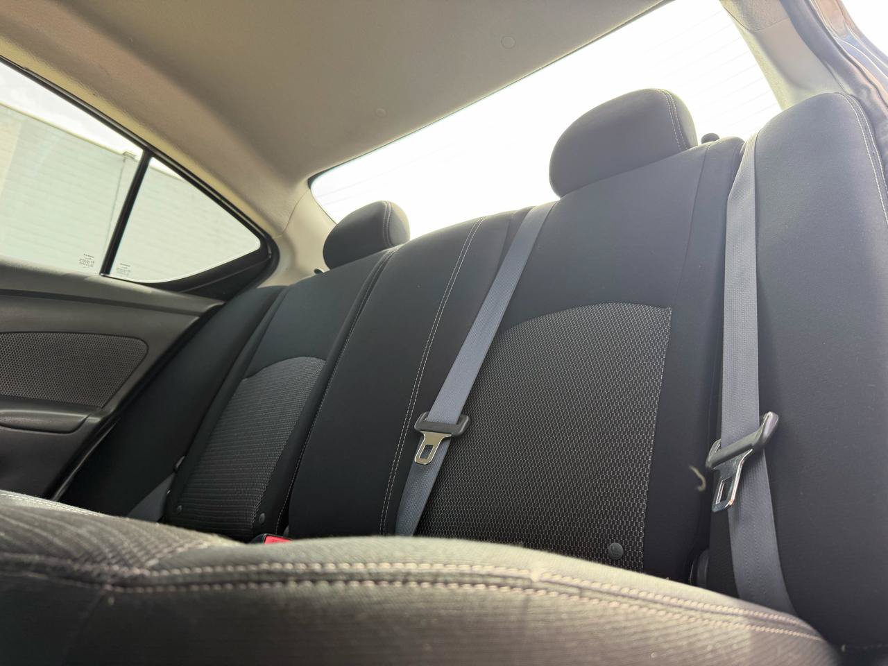 Used 2014 Nissan Versa SV FWD image 9