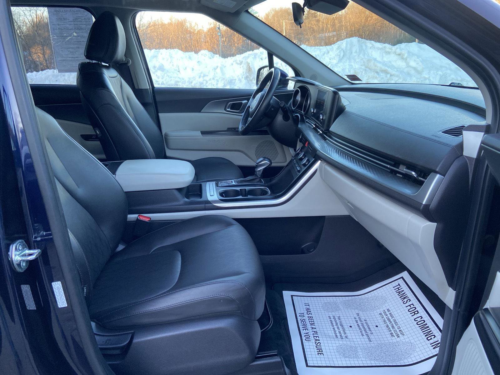 Used 2024 Kia Carnival LX image 32