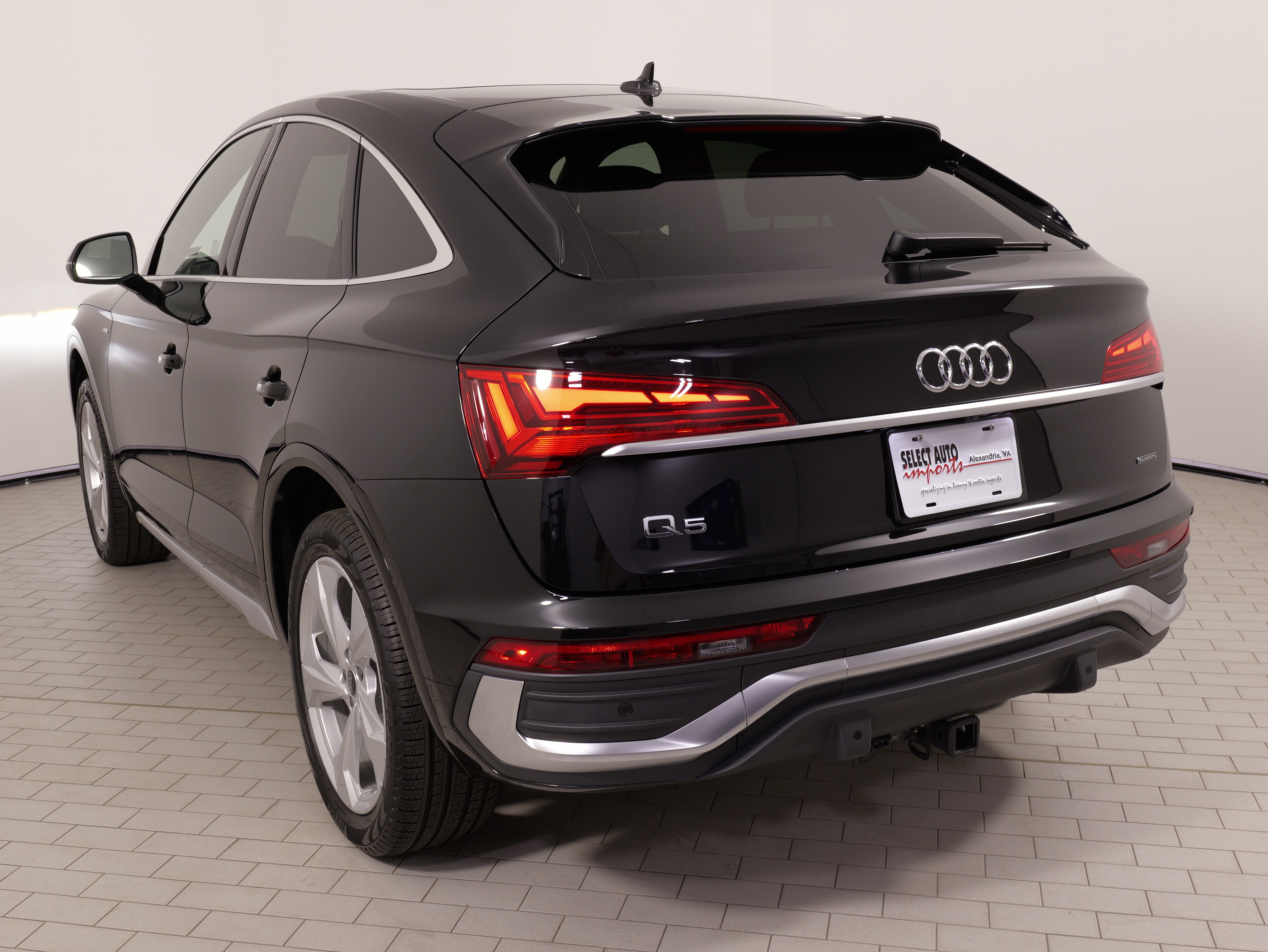 Used 2025 Audi Q5 2.0T Premium Plus w/ Premium Plus Package AWD/4WD image 16