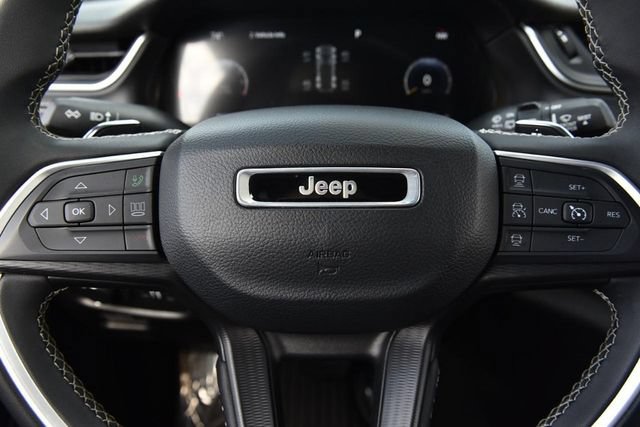 Used 2024 Jeep Grand Cherokee Laredo AWD/4WD image 18