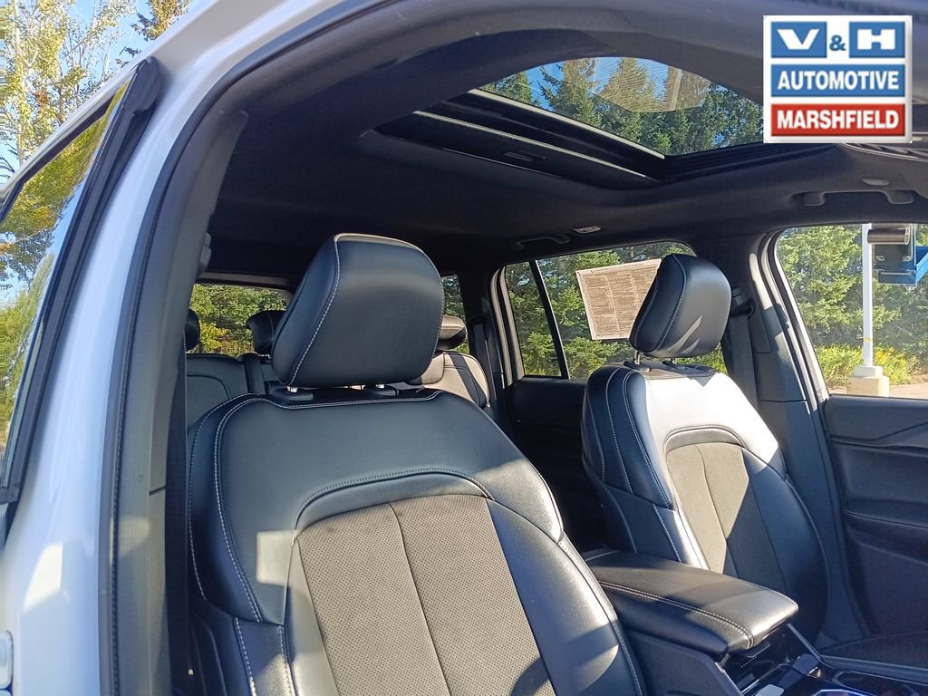 Used 2023 Jeep Grand Cherokee Altitude AWD/4WD image 32