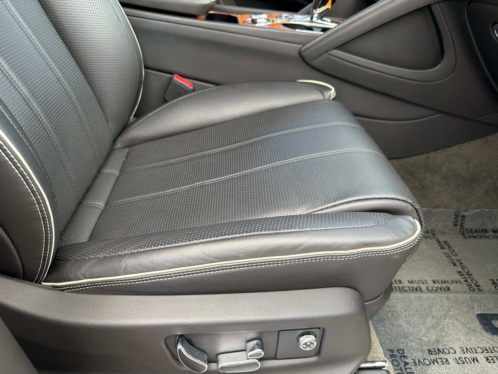 Used 2022 Bentley Bentayga AWD/4WD image 24