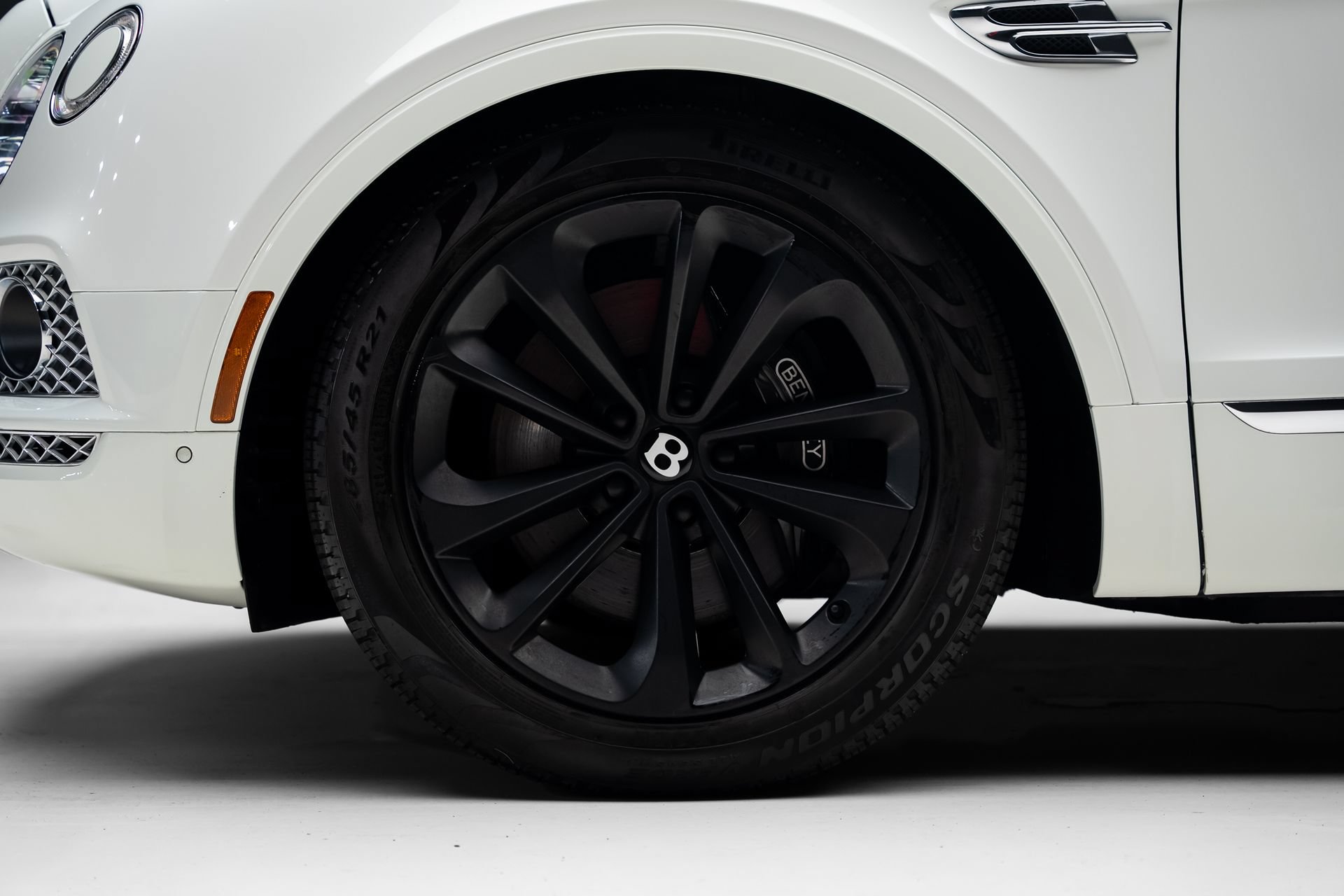 Used 2018 Bentley Bentayga AWD/4WD image 19