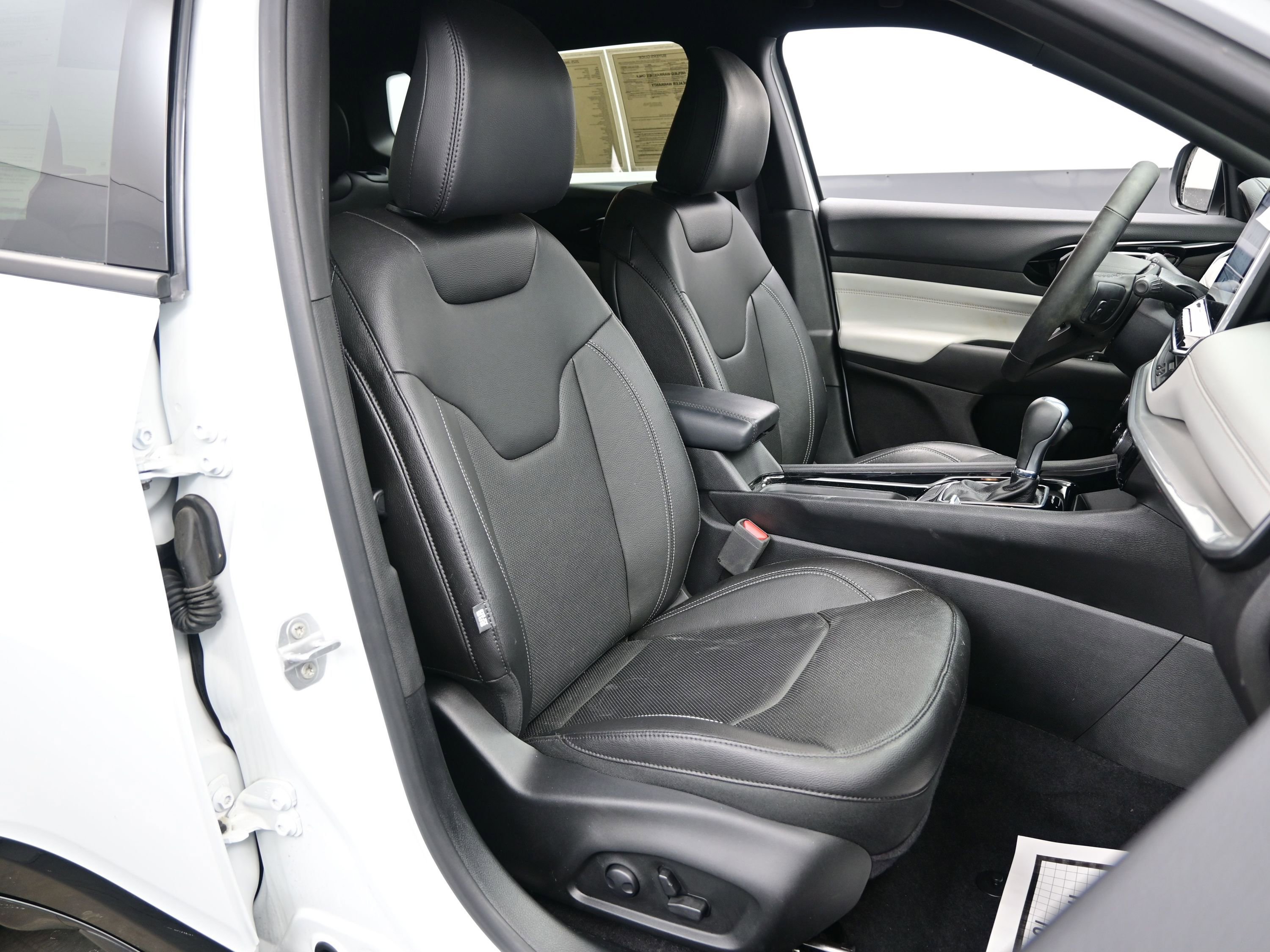 Used 2025 Jeep Compass Limited w/ Elite Group image 13