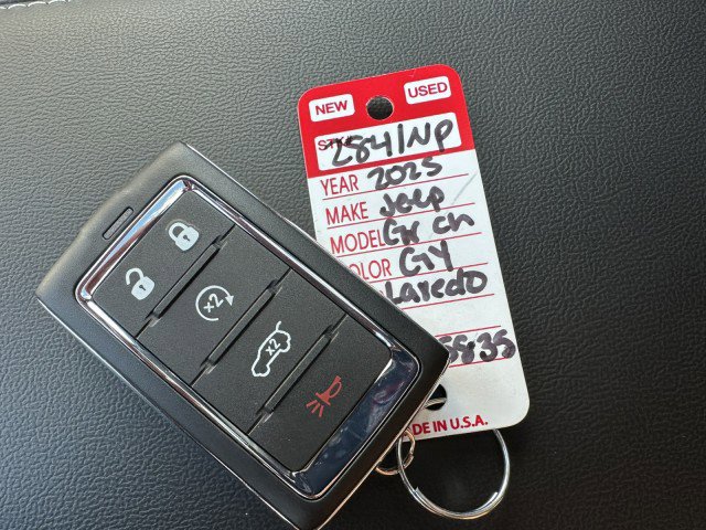 New 2025 Jeep Grand Cherokee Laredo X w/ Luxury Tech Group I image 34