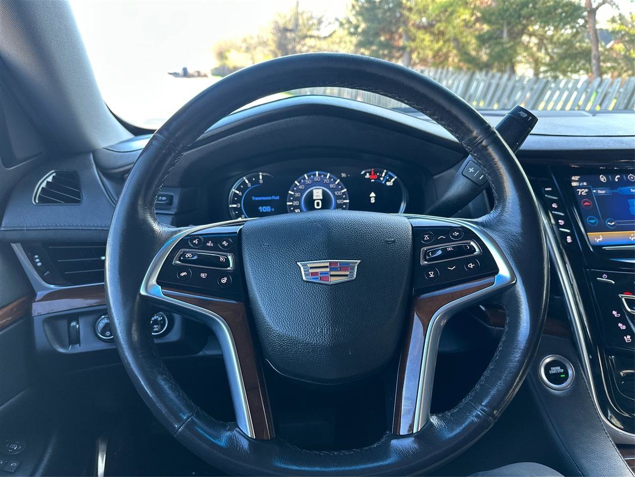 Used 2019 Cadillac Escalade Luxury w/ Escalade Sport Edition AWD/4WD image 18