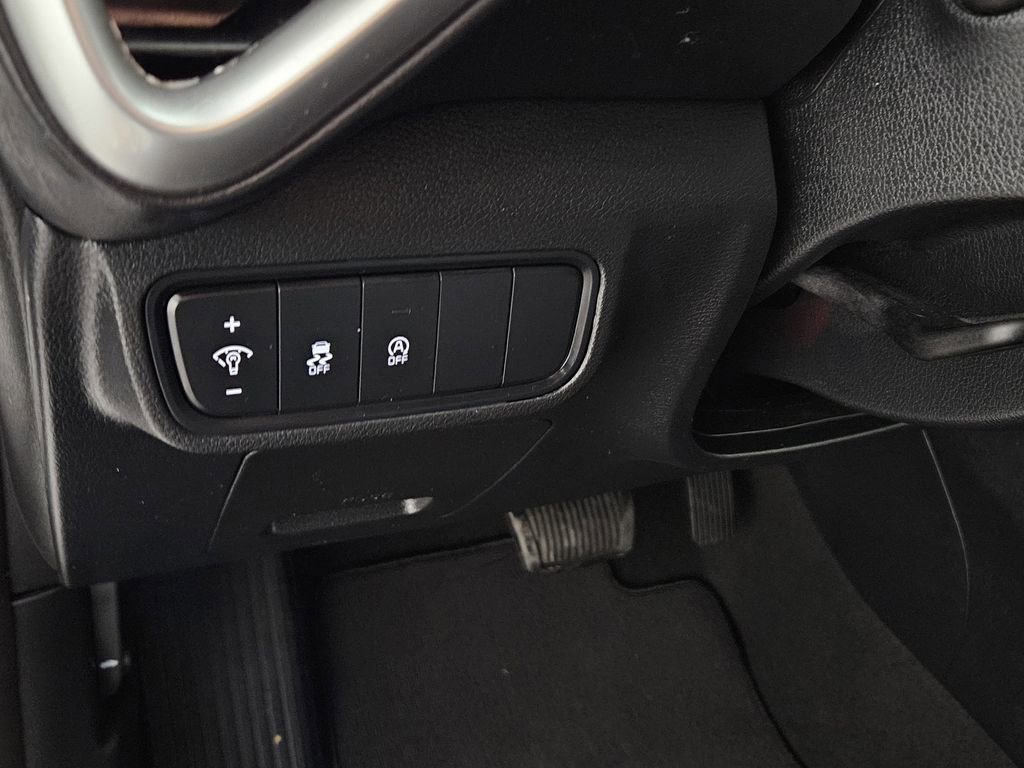 Used 2025 Kia Soul LX w/ LX Technology Package image 23