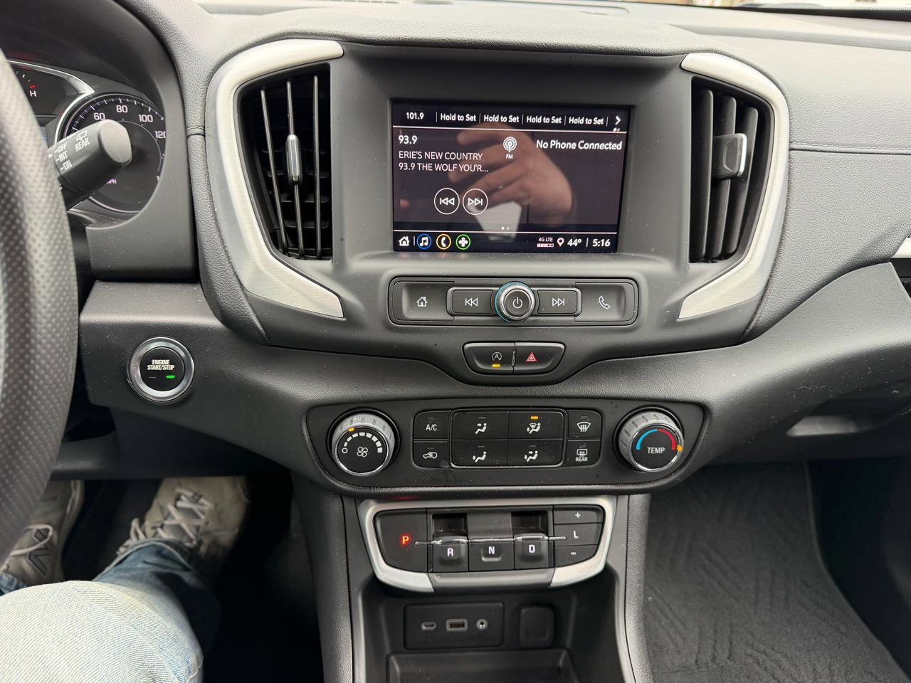 Used 2022 GMC Terrain SLE image 24