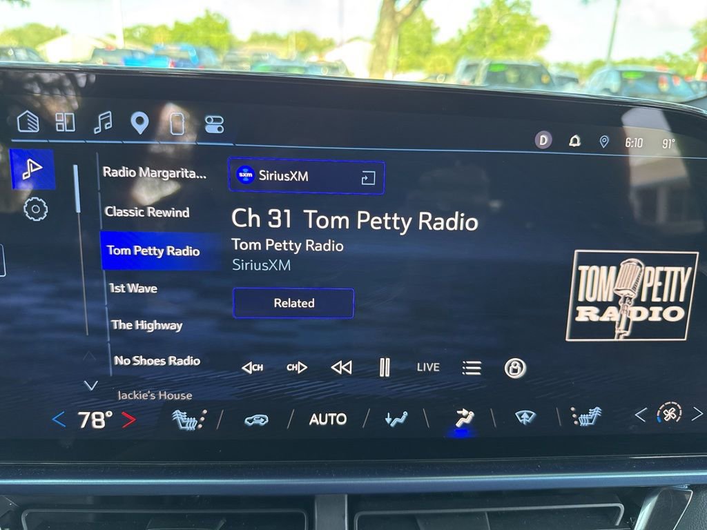 Used 2025 Chevrolet Equinox EV LT w/ Convenience Package FWD image 36