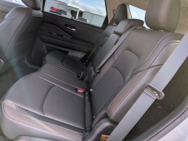 Certified 2025 Nissan Pathfinder SL image 30