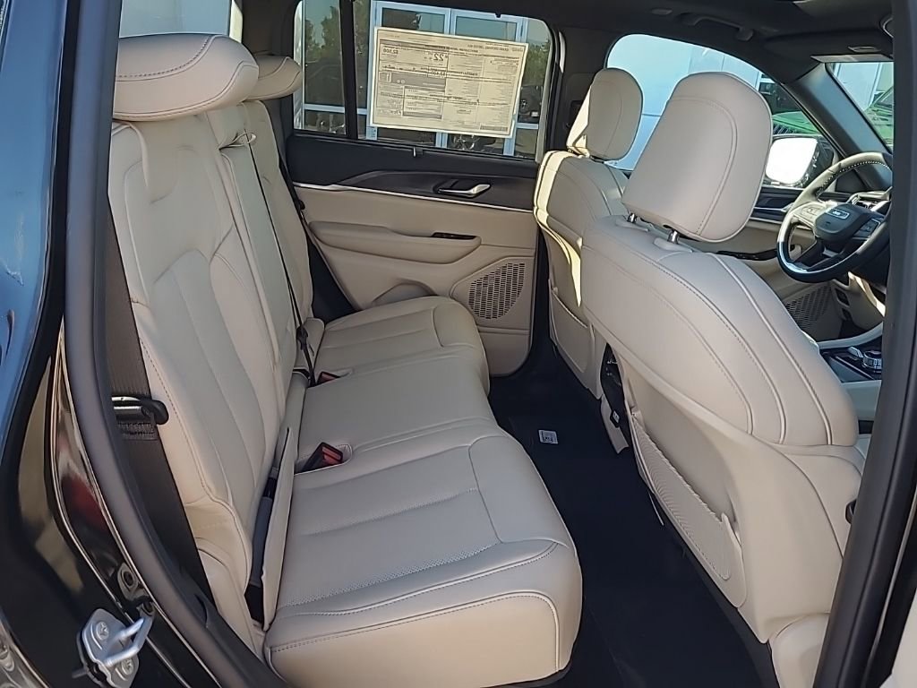 New 2025 Jeep Grand Cherokee Limited w/ Luxury Tech Group II image 22