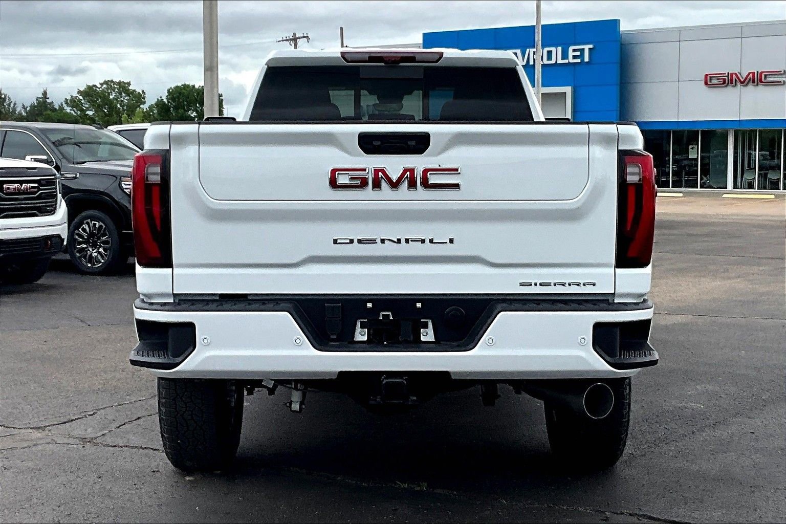 New 2025 GMC Sierra 3500 Denali w/ Denali Reserve Package image 4