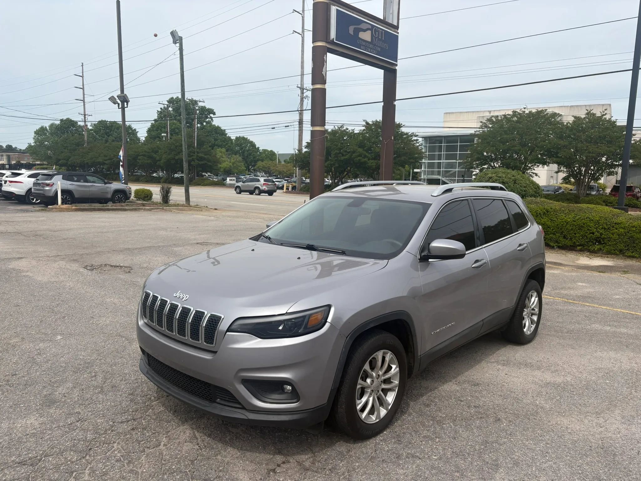 Used 2019 Jeep Cherokee Latitude w/ Popular Appearance Group image 1