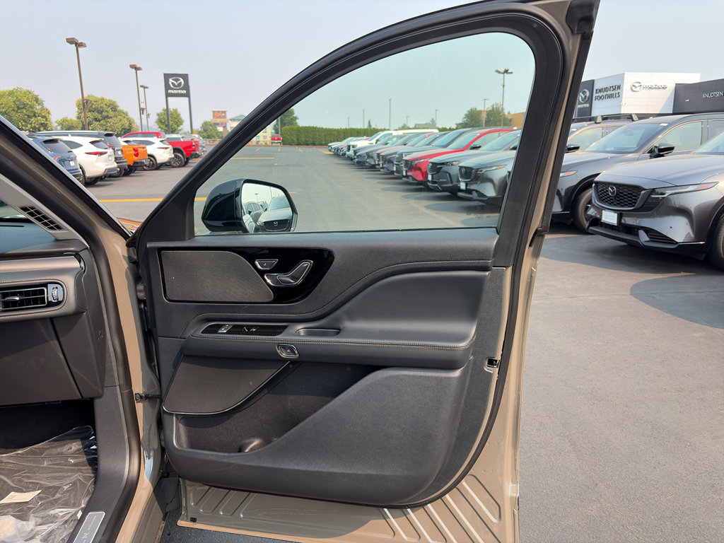 New 2026 Lincoln Aviator AWD image 19