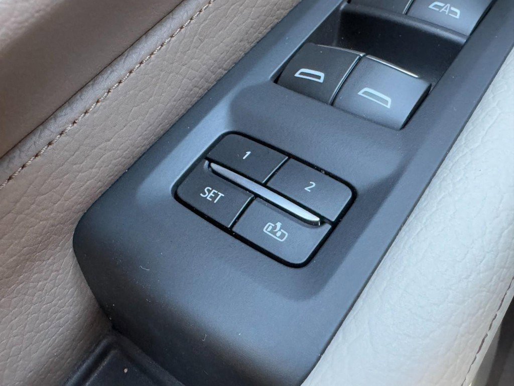 Used 2024 GMC Yukon XL Denali w/ Advanced Technology Package image 17