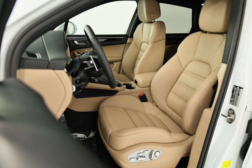 New 2026 Porsche Macan AWD/4WD image 5