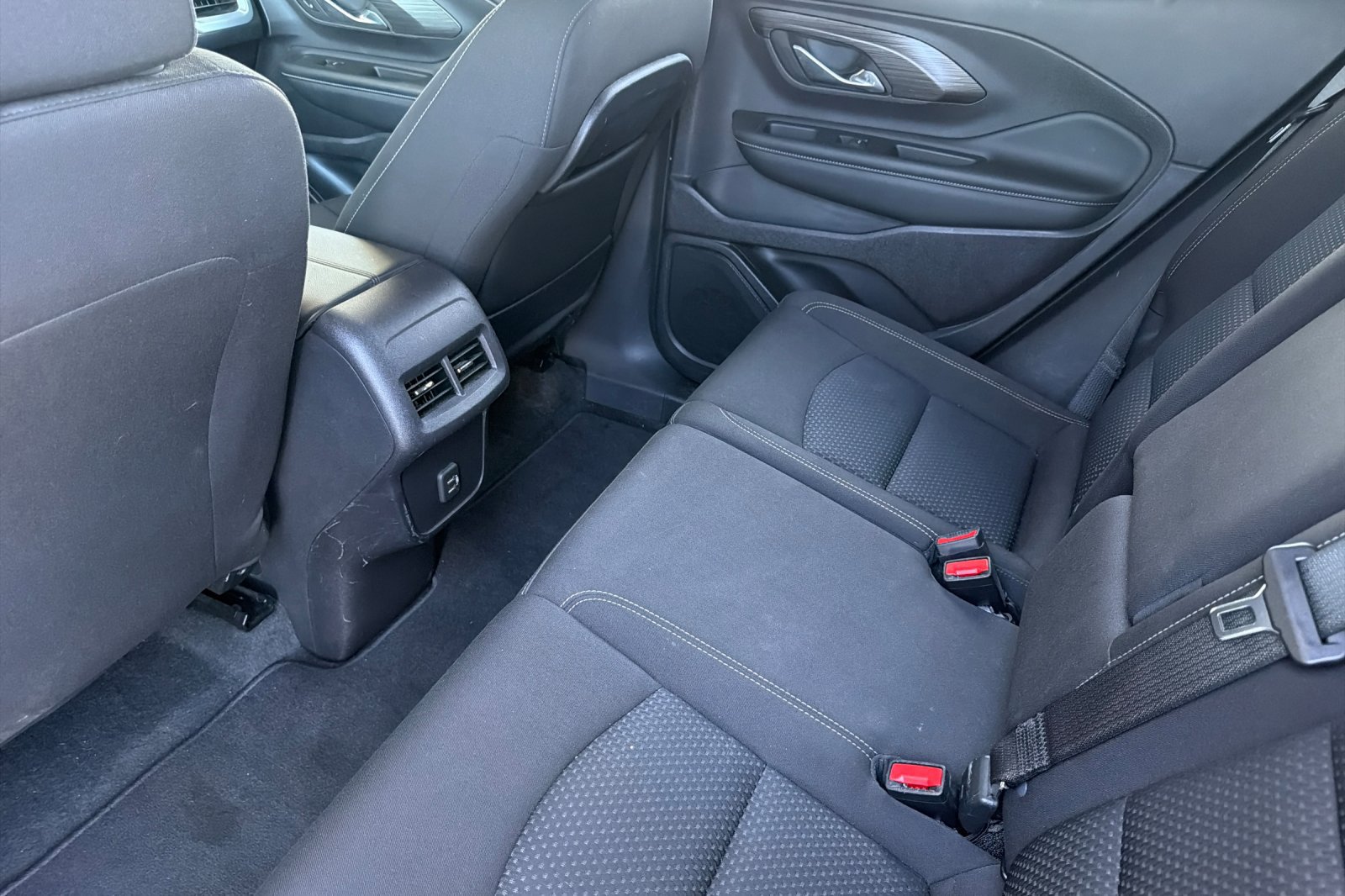 Used 2024 GMC Terrain SLE FWD image 16
