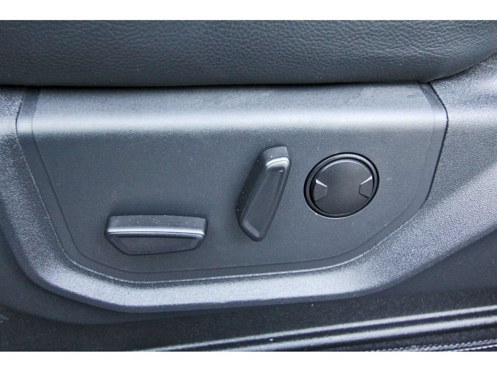 Used 2022 Ford F250 Lariat w/ Black Appearance Package AWD/4WD image 29