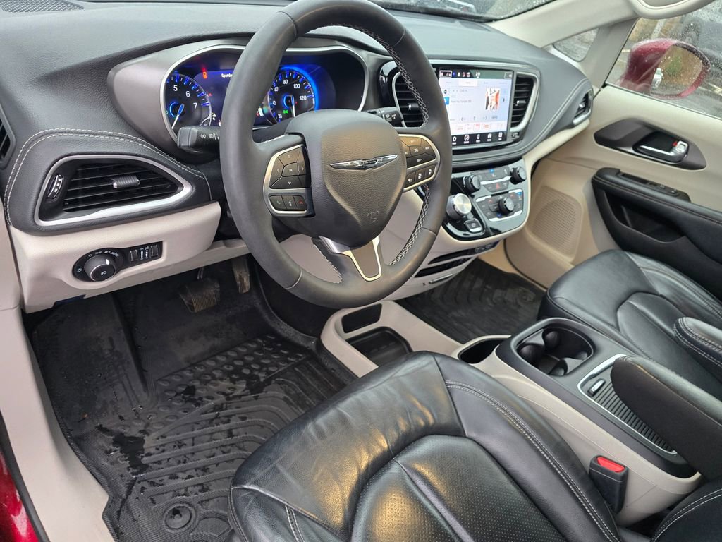 Used 2022 Chrysler Pacifica Touring-L image 24