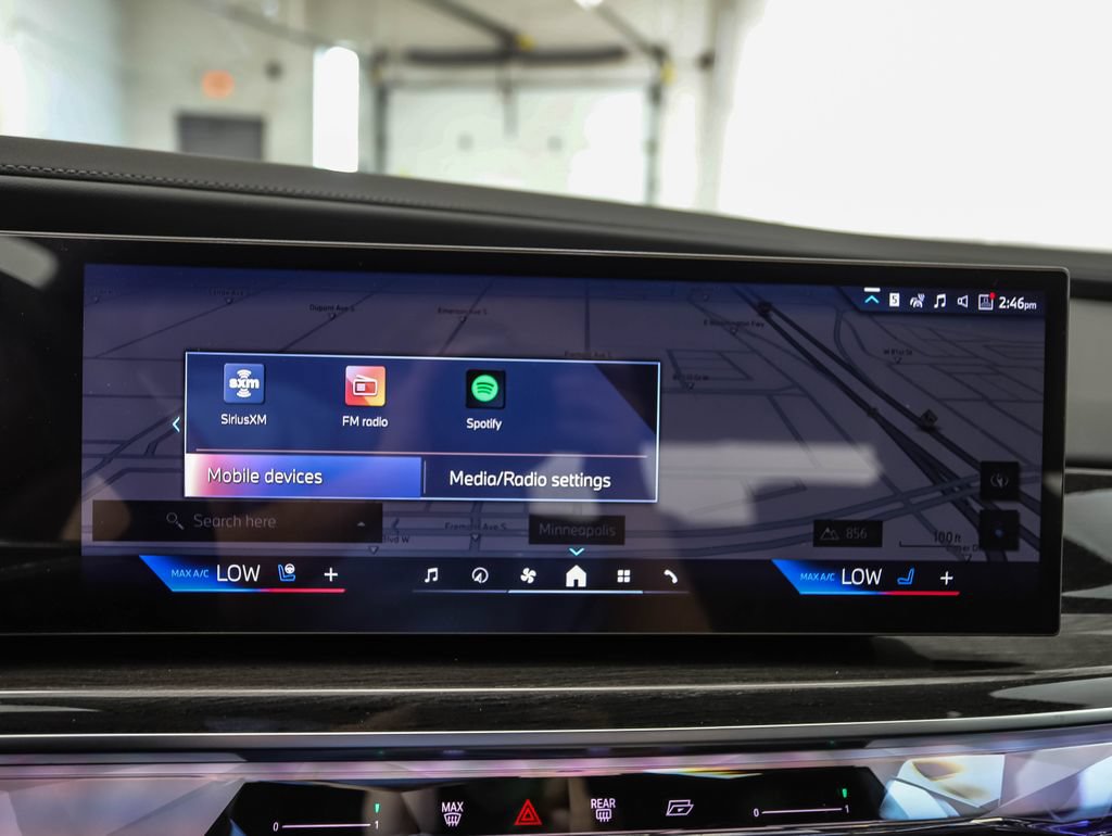New 2026 BMW i7 xDrive60 w/ Premium Package AWD/4WD image 17