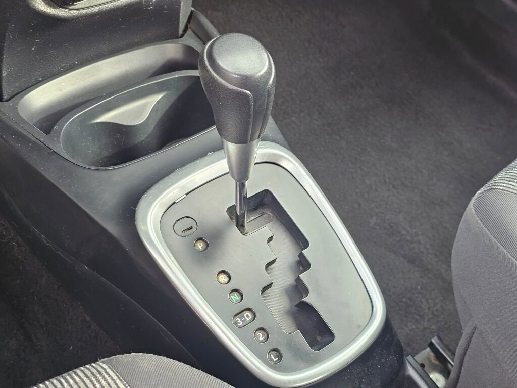 Used 2015 Toyota Yaris L image 33