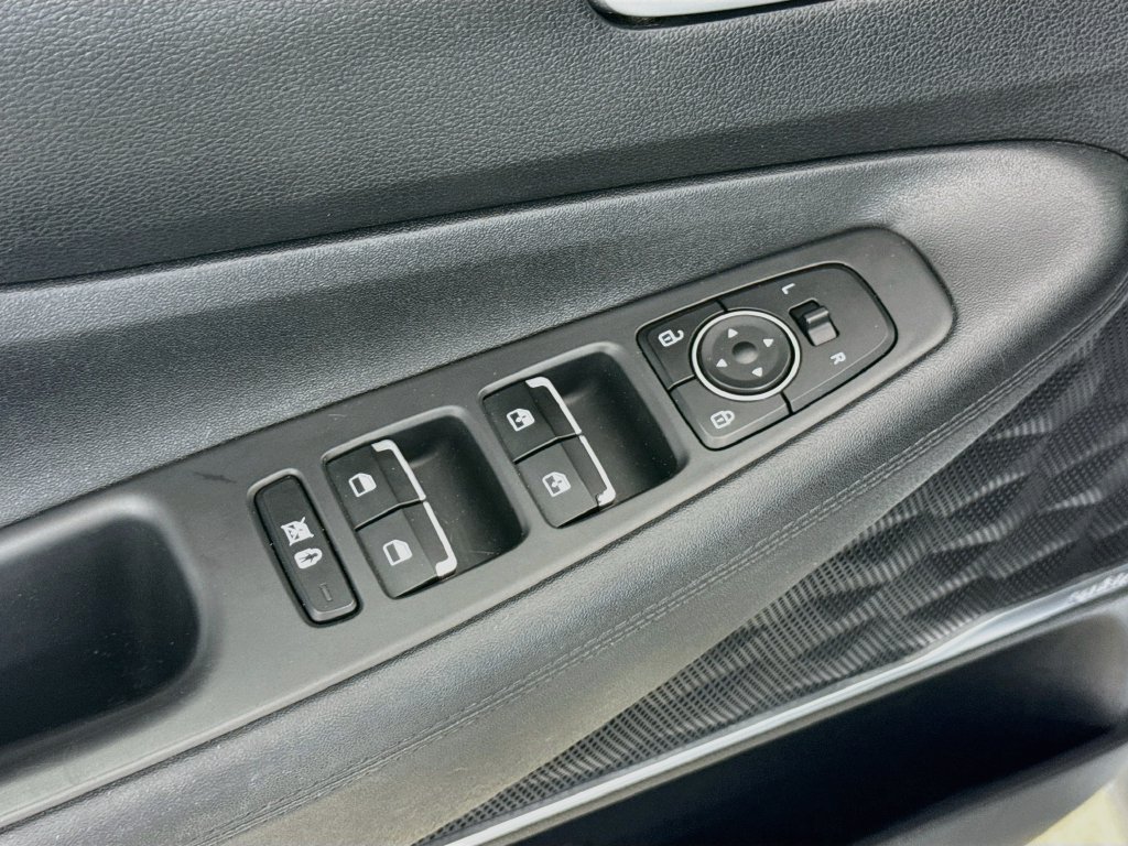 Used 2020 Hyundai Santa Fe SEL w/ Convenience Package FWD image 18