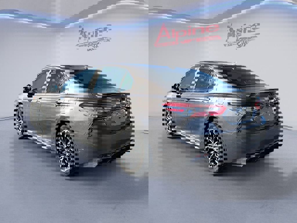 Used 2020 Toyota Camry SE image 3