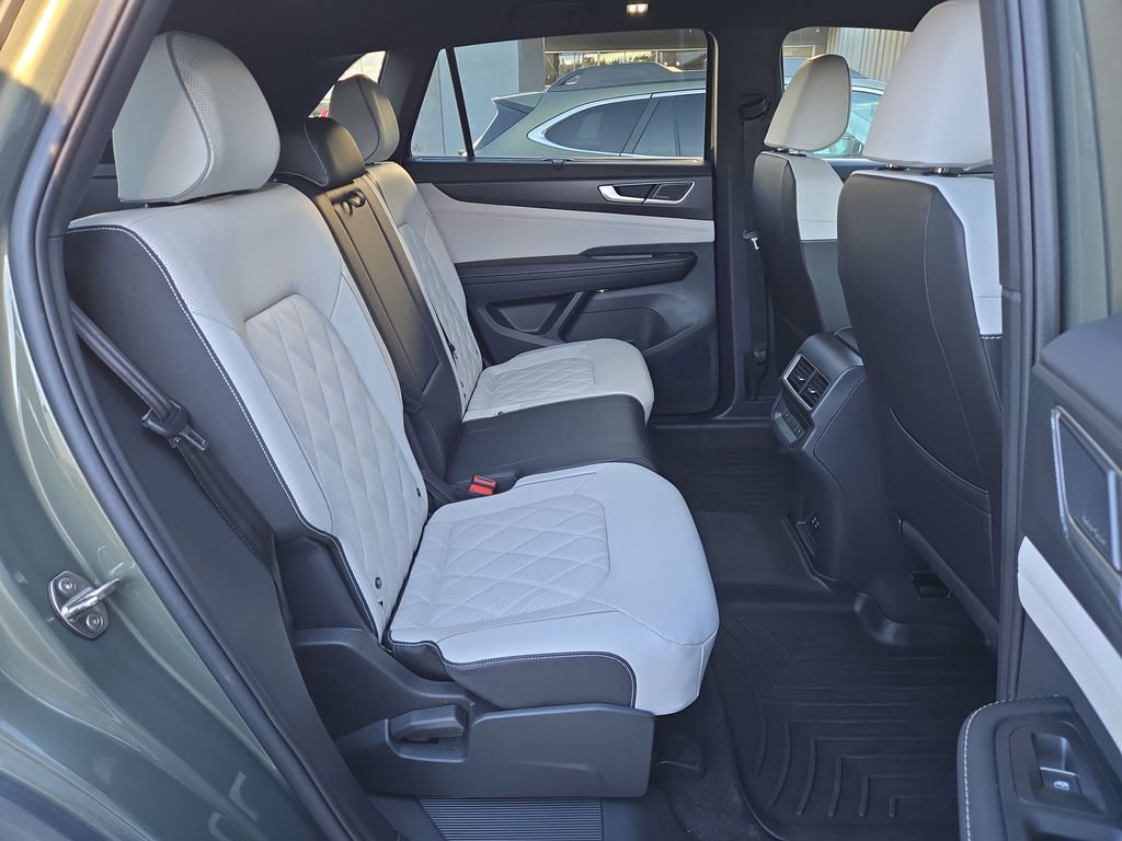 Used 2025 Volkswagen Atlas Cross Sport SEL Premium R-Line image 16